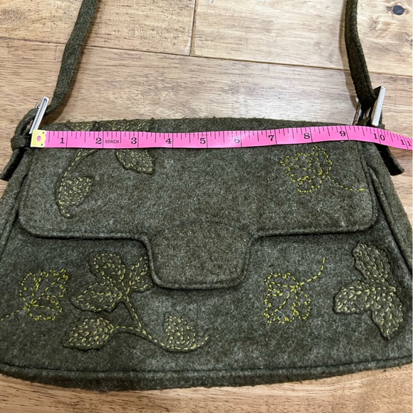 Villager Liz Claiborne Embroidered Small Felt Shoulder Bag - Picture 10 of 16